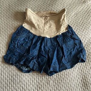 Women’s maternity shorts. Size XL. Like new!